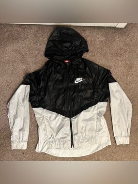 Nike Black & Light Gray Colorblock Hooded Windbreaker Jacket